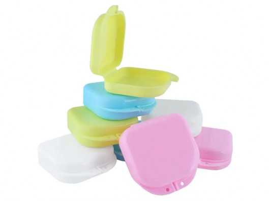 CAJAS PORTA ORTODONCIA...